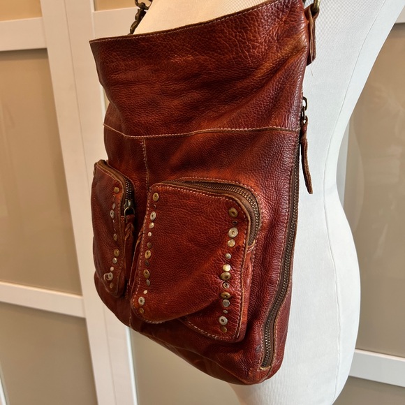 Beautifully Distressed Leather Shoulder Bag - Picture 3 of 12